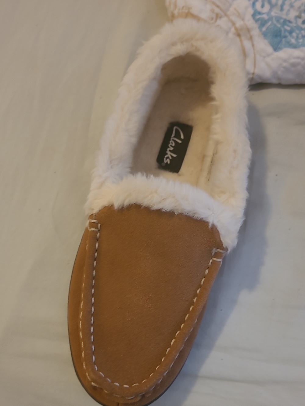 Clarks Women’s Brown Moccasin Slipper with Cream Faux-Fur Trim